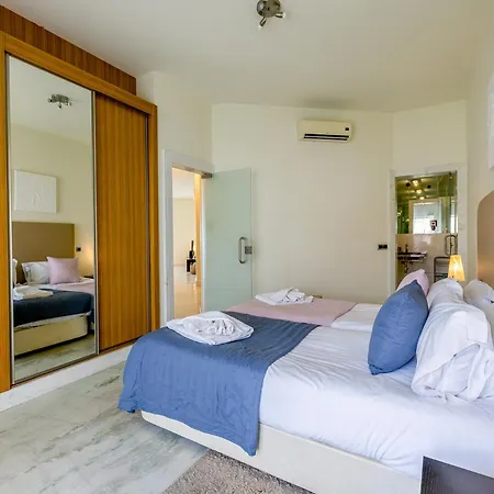 T2 With Unique Location Beachfront Apartment *