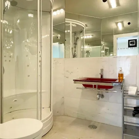 T2 With Unique Location Beachfront דירה *