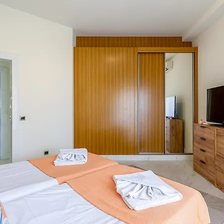 T2 With Unique Location Beachfront * לאגוּ‏ש