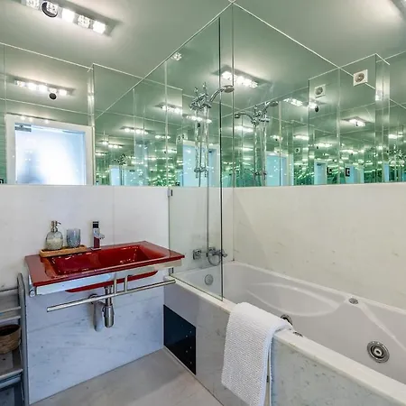 T2 With Unique Location Beachfront דירה *